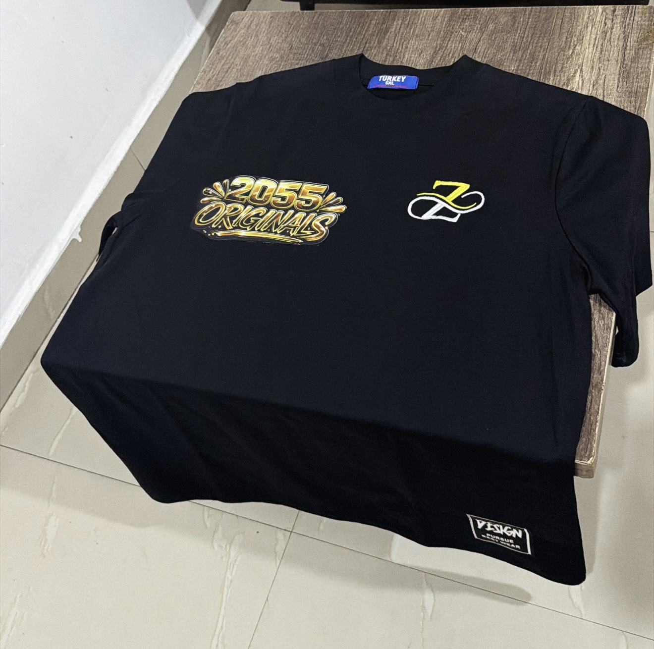 2055 originals Z-bra * Logo on black T-shirt